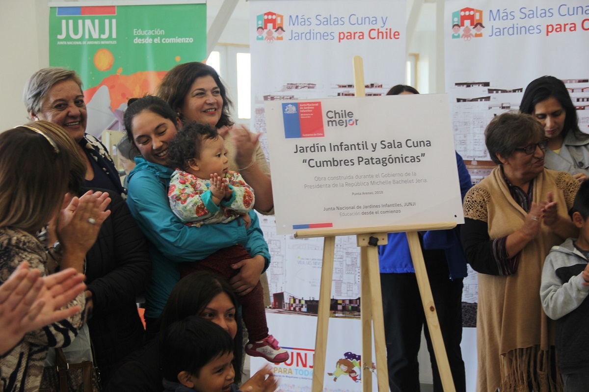 Vicepresidenta de la JUNJI descubrió placas conmemorativas en obras para nuevos jardines infantiles en Punta Arenas