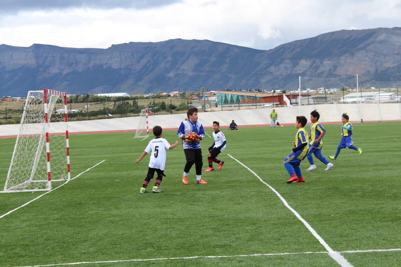 32 equipos de futbol amateur infantil participaron en SuperCopa Australis Mar en Puerto Natales