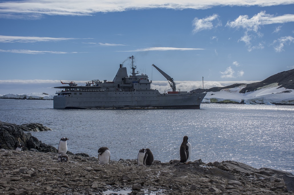 Armada reaprovisionó a 11 organizaciones instaladas en territorio antártico