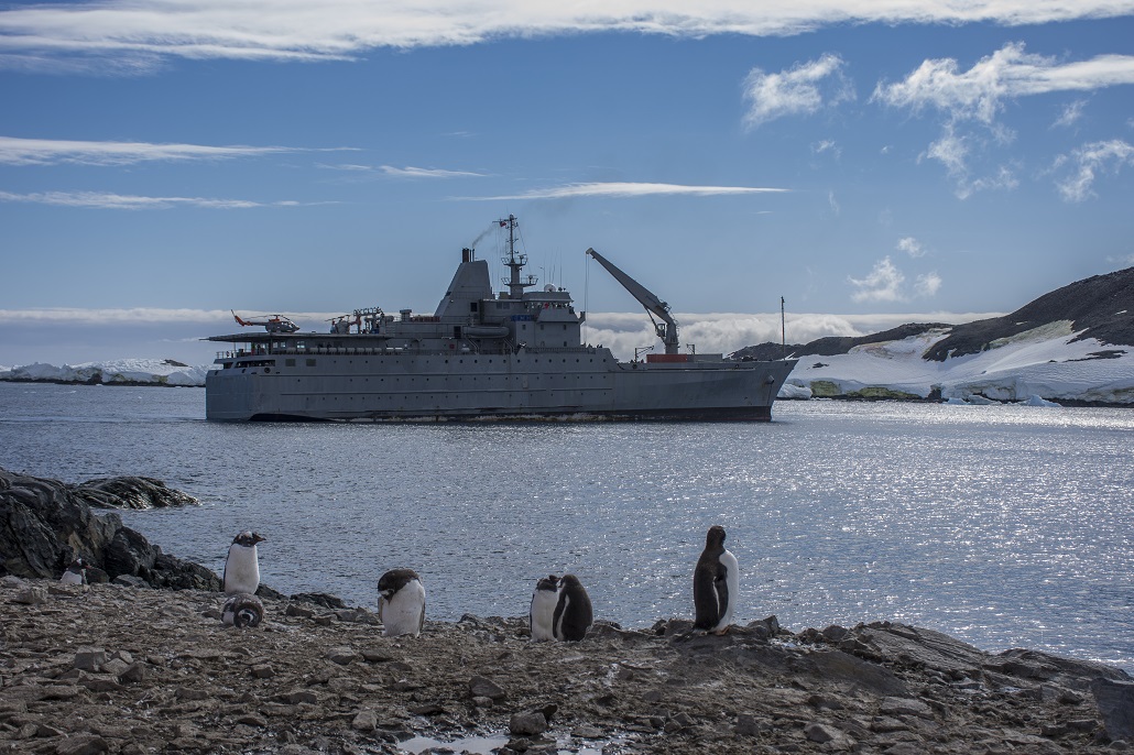 Armada reaprovisionó a 11 organizaciones instaladas en territorio antártico