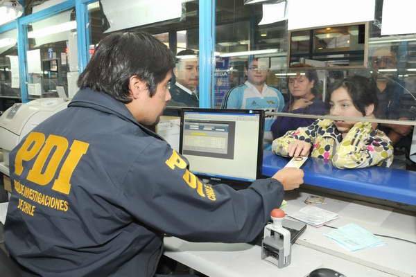 EL DEPARTAMENTO DE EXTRANJERIA Y POLICIA INTERNACIONAL ENTREGA RECOMENDACIONES PARA EFECTUAR EL CONTROL MIGRATORIO