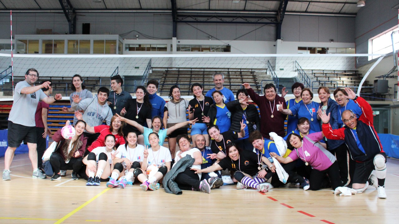 Un centenar de personas participaron de torneo de Voleibol de verano