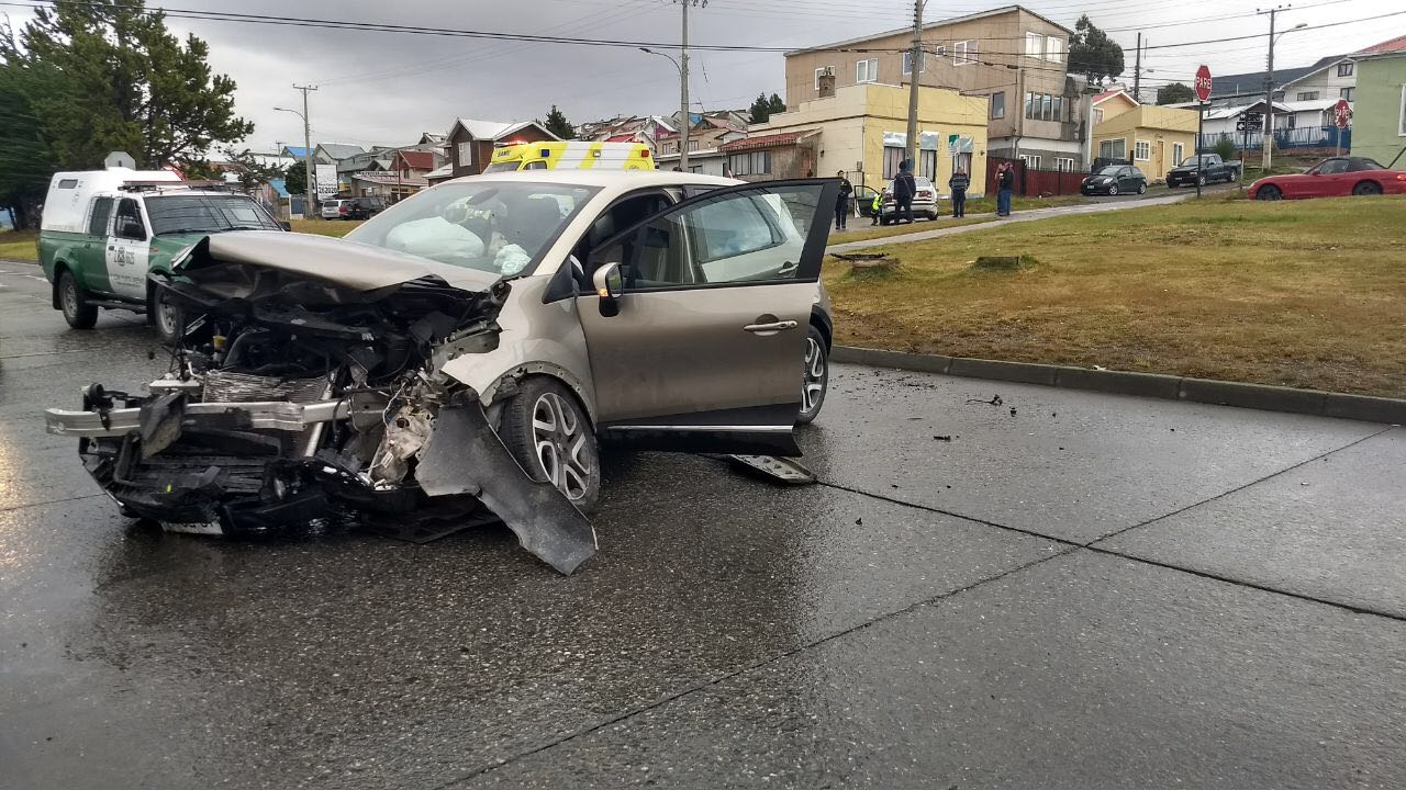 Tres lesionados en choque esta mañana en sector sur de Punta Arenas