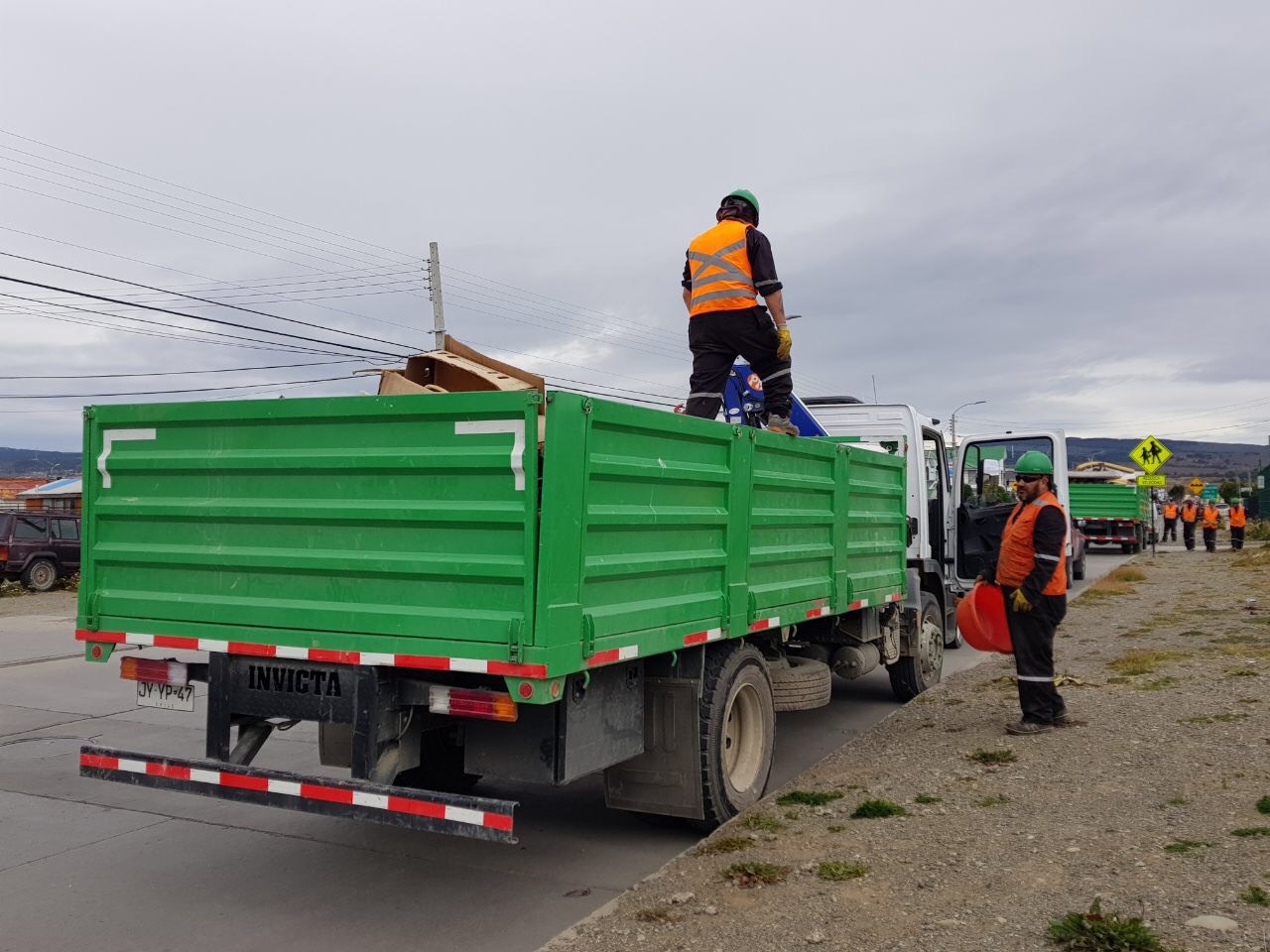 Operativo de retiro de escombros en Villa Las Nieves de Punta Arenas