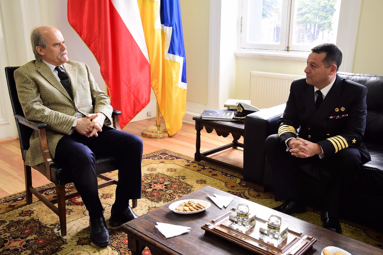 Intendente Matheson recibe saludo protocolar de la Gobernación Marítima de Punta Arenas