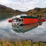 Un camión con carga cae accidentalmente al Lago Pehoé en Parque Nacional Torres del Paine
