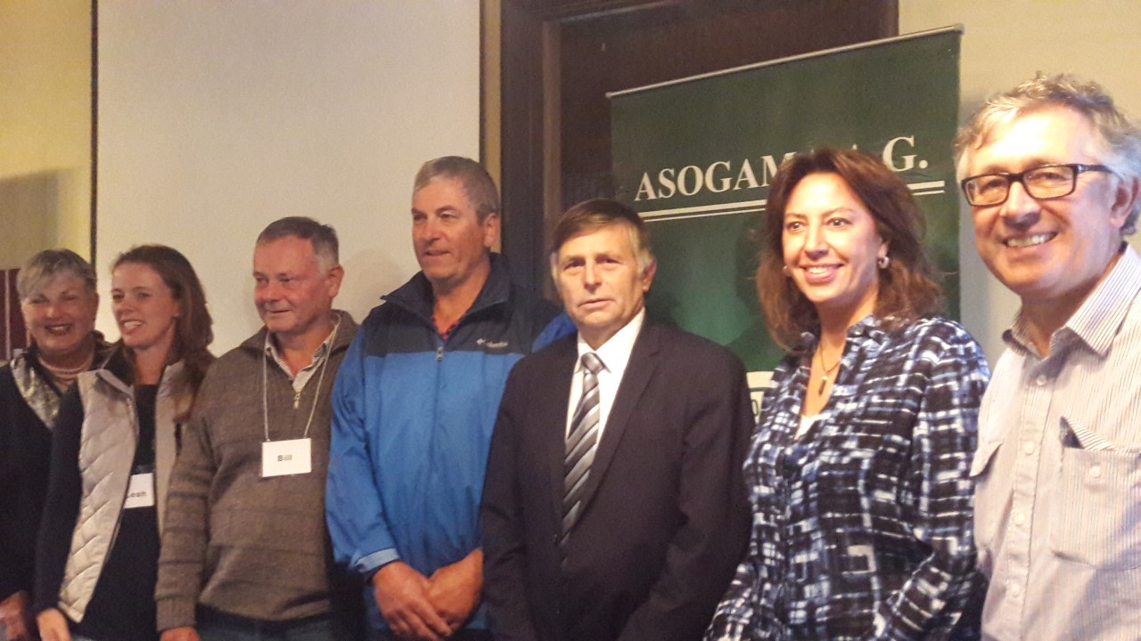 Seremi de Agricultura y ASOGAMA A.G. reciben delegación de criadores australianos de la raza ovina merino quienes visitaron distintas estancias en la región