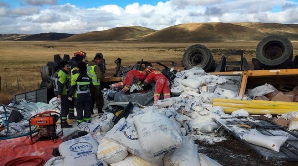 Camionero volcó y fallece en la ruta a Cerro Sombrero