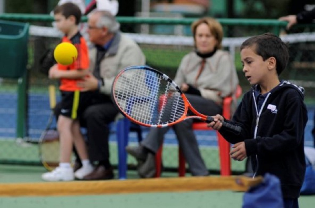 El destacado tenista chileno Fernando González participó en conmemoración del 100º aniversario del Magallanes Lawn Tenis Club de Punta Arenas