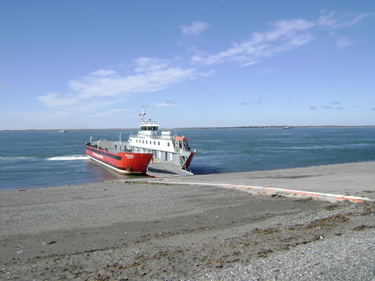 Servicio de Cruces en Primera Angostura hoy suspendido por fuertes vientos en el Estrecho de Magallanes