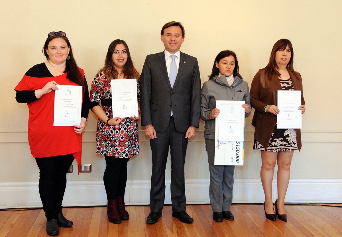 Municipio premió a cuatro mujeres participantes de concurso literario “Una Mujer, una historia”