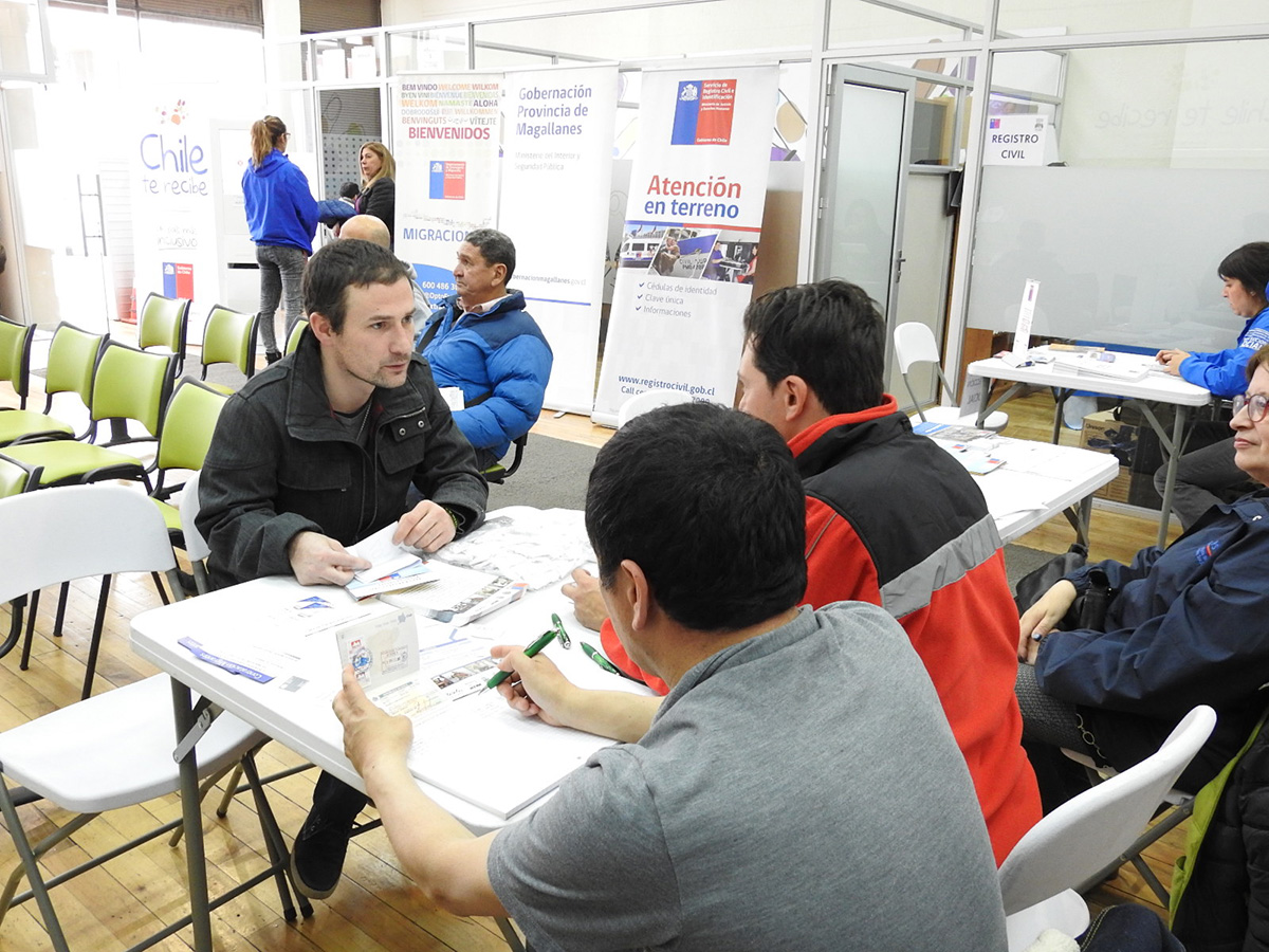 Migrantes pudieron realizar sus trámites el fin de semana, gracias a la gobernación de Magallanes