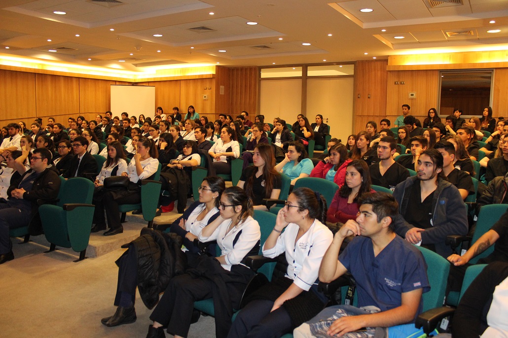 Hospital Clínico realiza jornada de inducción a alumnos universitarios de carreras de la Salud