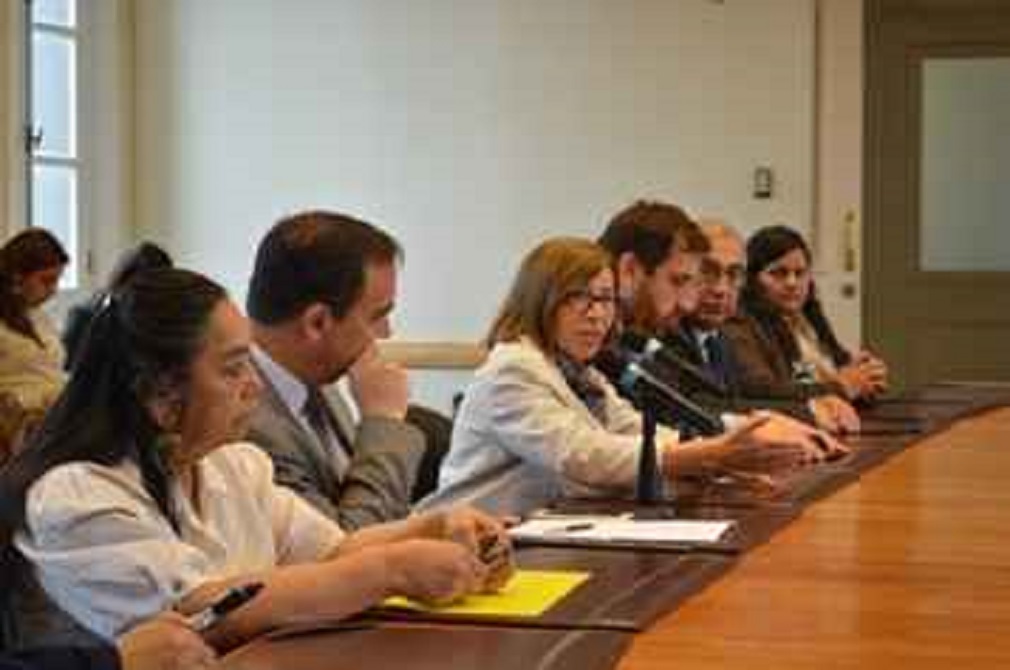 Ministra de Bienes Nacionales anuncia transferencia de territorio a comunidades kaweskar de Magallanes