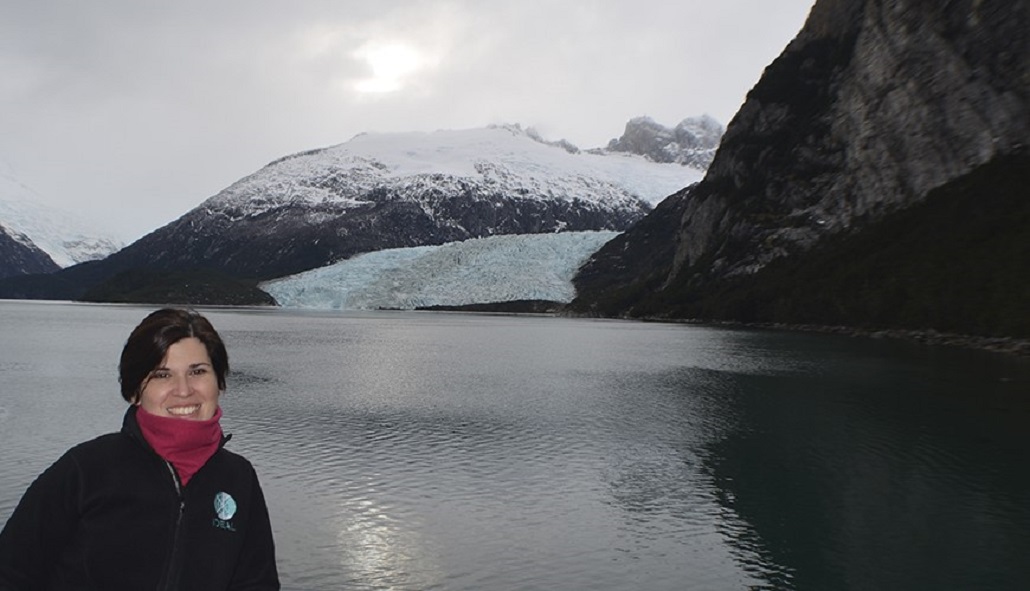 Dos investigadores chilenos son parte de la segunda expedición internacional que intentará llegar a la plataforma de hielo Larsen C en Antártica