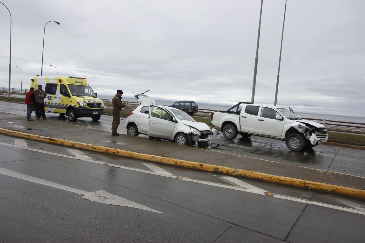Un herido en violento choque en Avenida Costanera de Punta Arenas