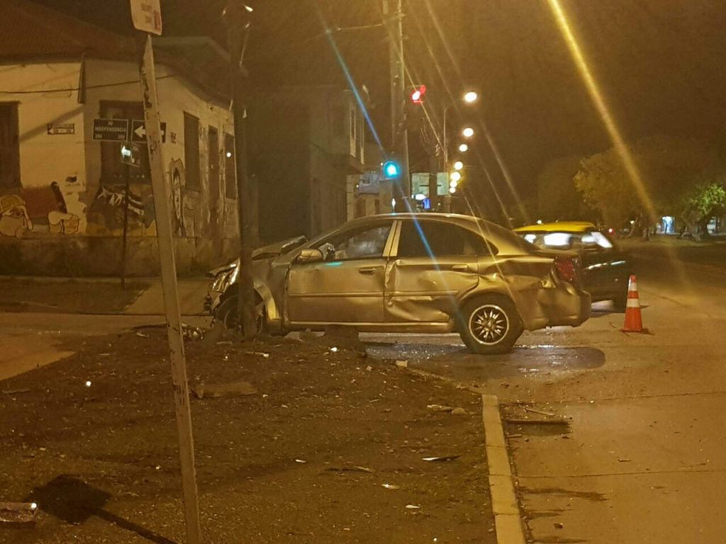 Dos conductores heridos y uno grave tras violento choque en Avenidas España con Independencia