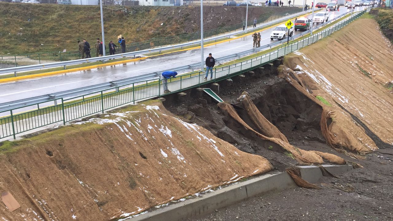 Desplazamiento de tierra en puente Eusebio Lillo causa preocupación en autoridades y vecinos