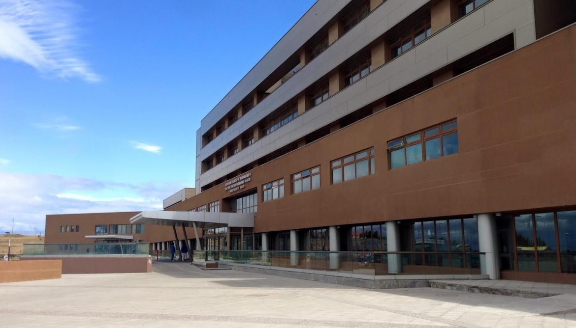 Fue hospitalizada una persona intoxicada por ingerir «comida chatarra» en  Punta Arenas