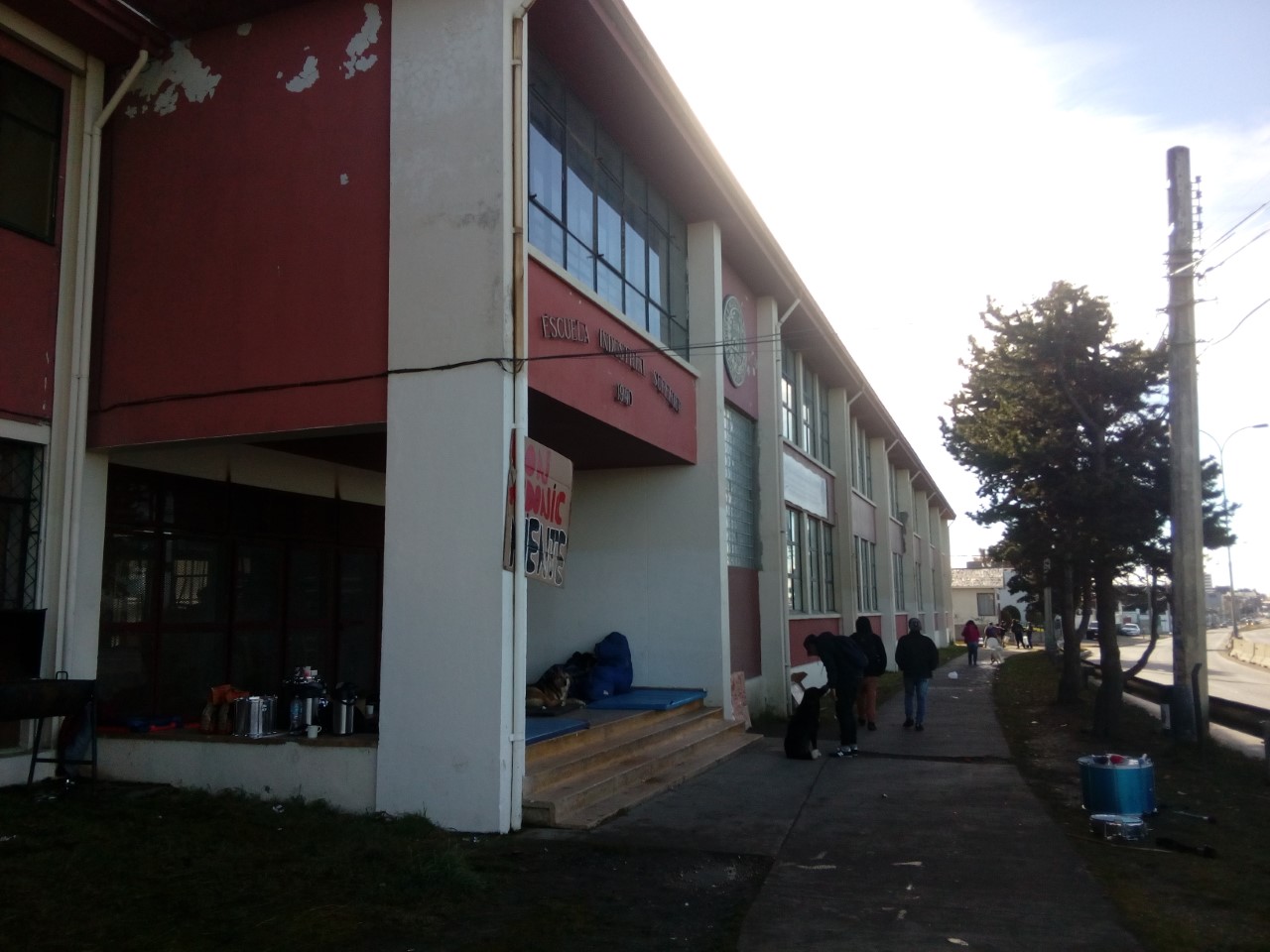 Reunión en el Liceo Industrial de Punta Arenas entre el Alcalde y los estudiantes en toma