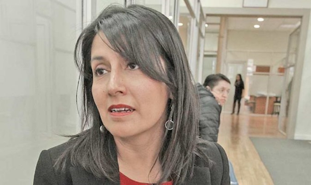 Ex Gobernadora Paola Fernández se querella por injurias contra actual Gobernador Nicolás Cogler