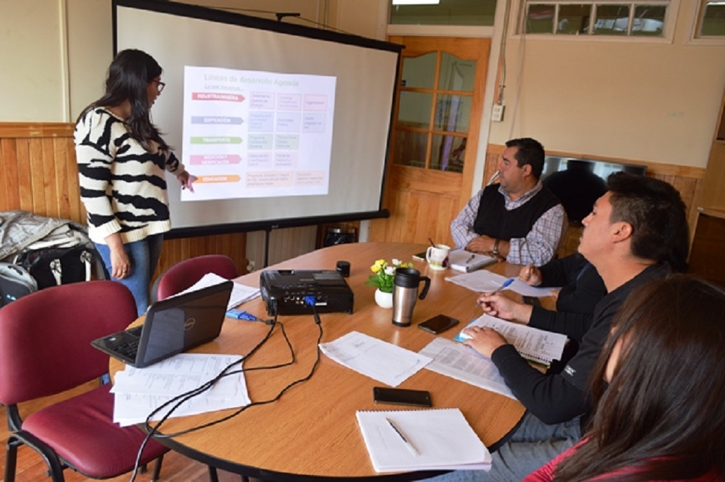 Programa Educativo Integral en Eficiencia Energética se aplica en Torres del Paine