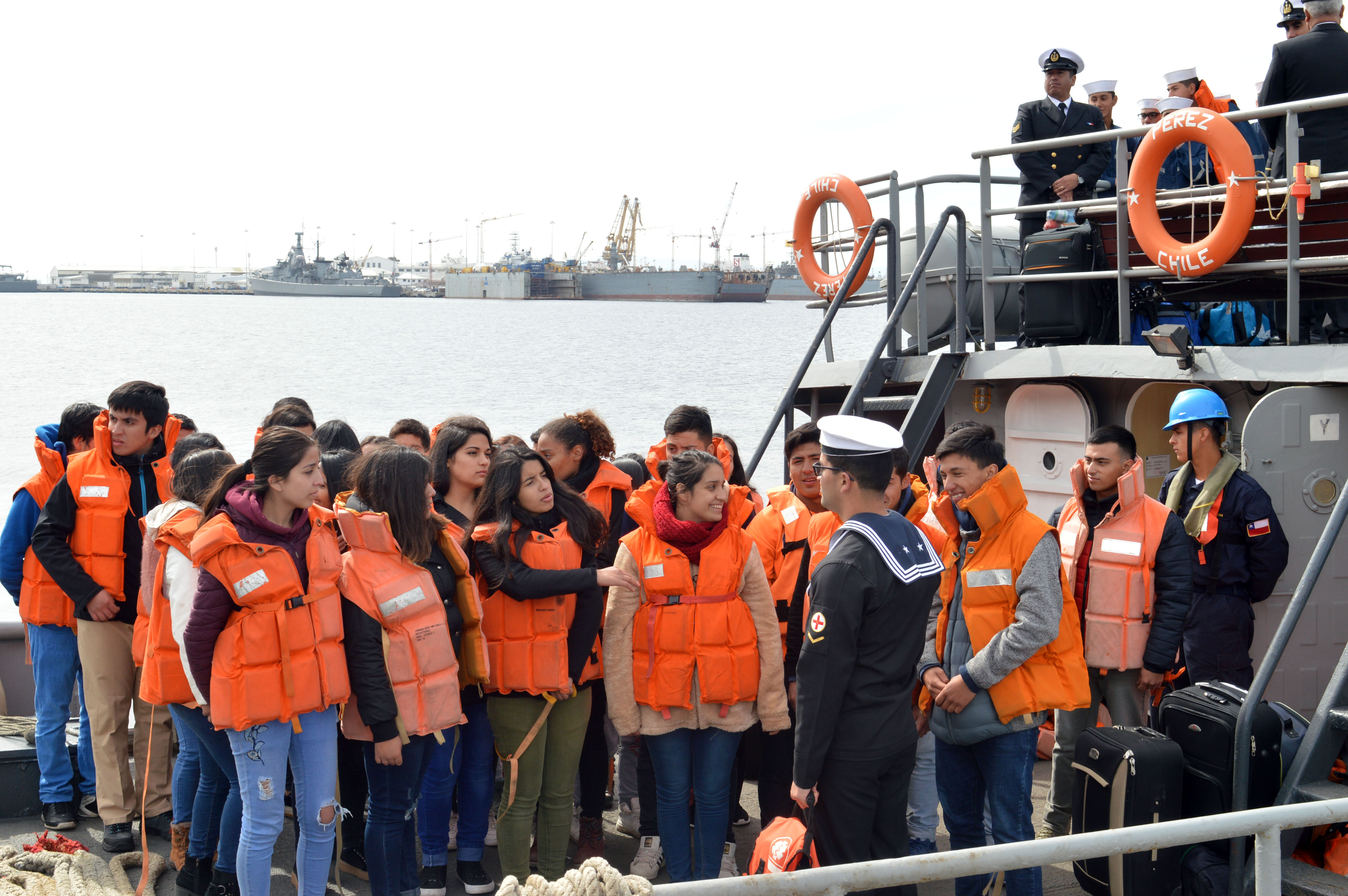Por primera vez ingresan 30 mujeres al servicio militar voluntario en la Armada de Chile