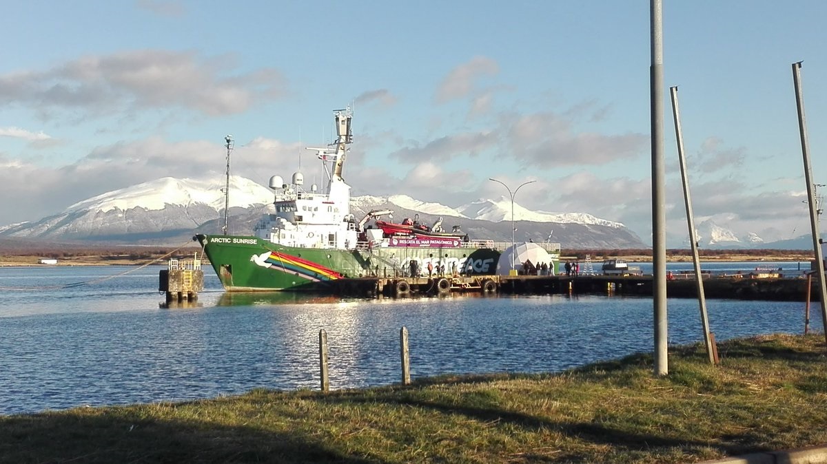 Buque de Greenpeace «Artic Sunrise» visita Puerto Natales