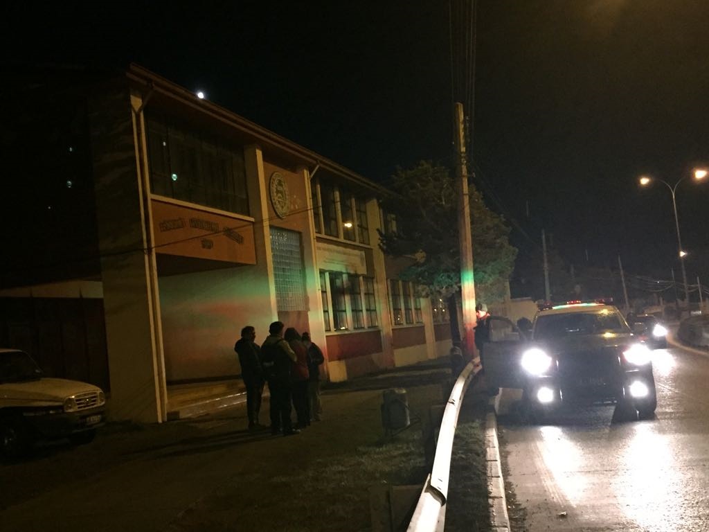 Estudiantes del Liceo Industrial se tomaron el establecimiento con el respaldo del Centro de Padres y Apoderados