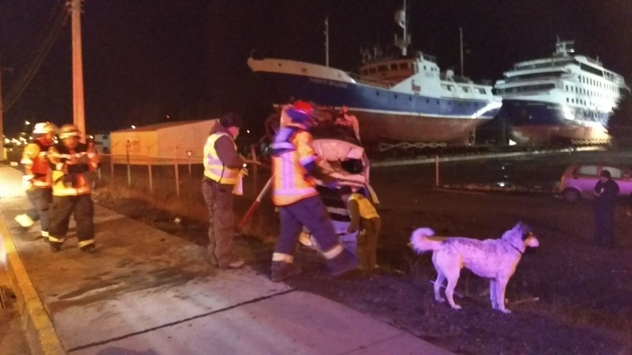 Conductor en estado de ebriedad volcó en Avenida Costanera en el sector Tres Puentes