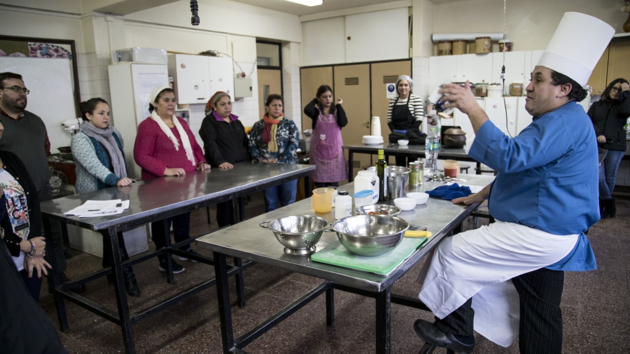 Profesores aprendieron y experimentaron el fascinante mundo de la cocina molecular