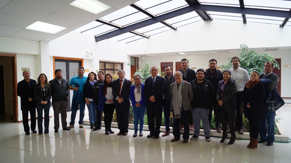 Rector Juan Oyarzo recibió espaldarazo de ex dirigentes estudiantiles de la Universidad de Magallanes