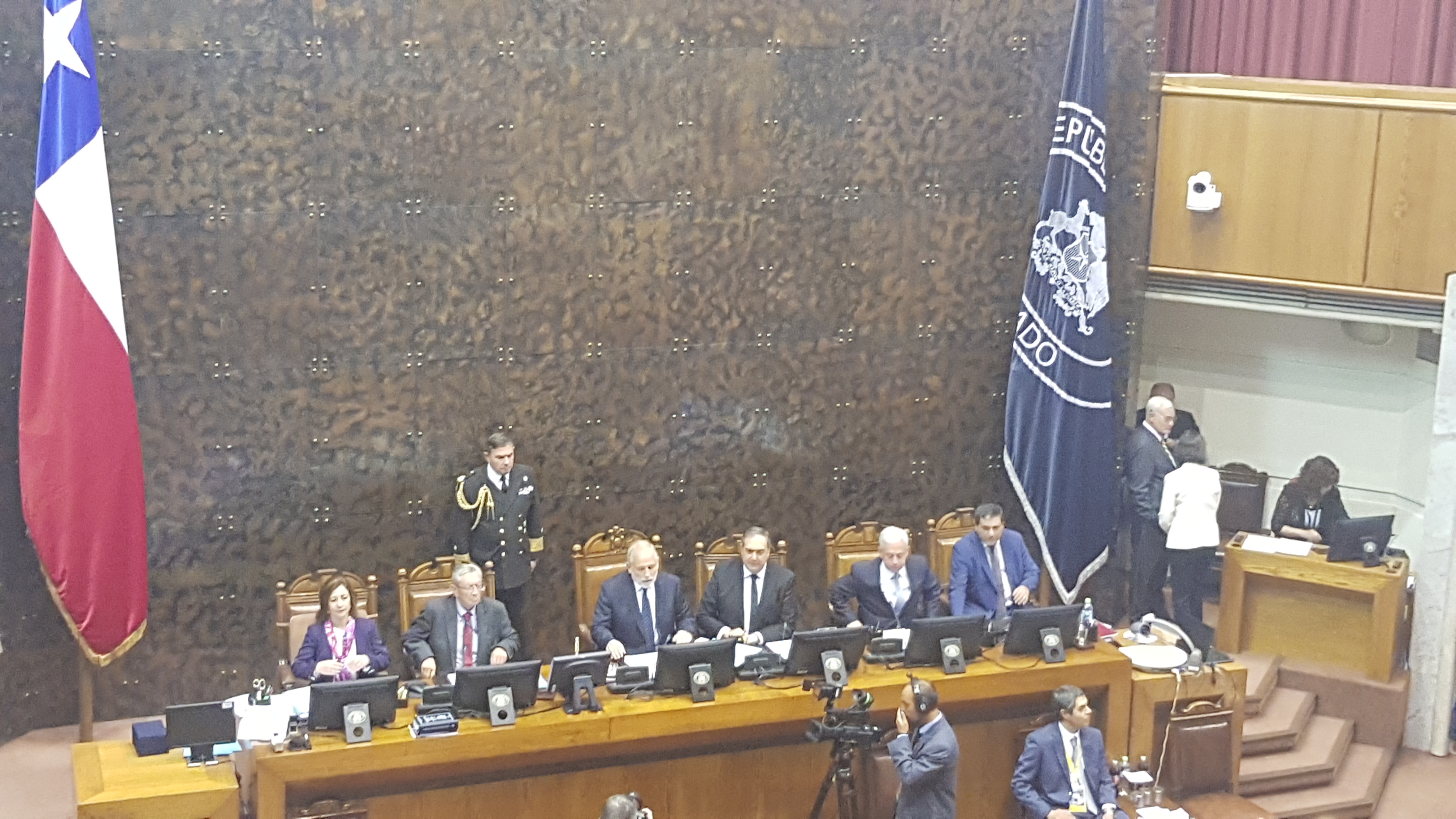 Proponen terminar con el fuero parlamentario y transparentar las asesorías en el Senado