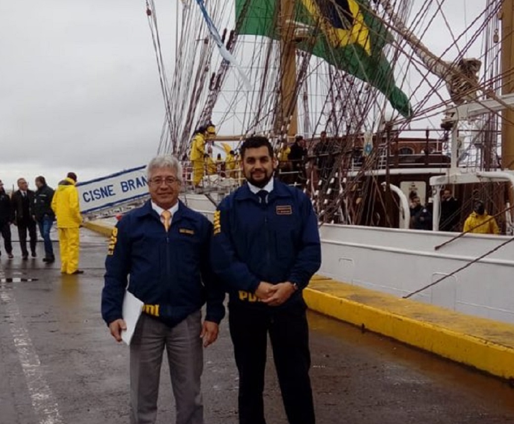 PDI Magallanes efectuó control migratorio enveleros de Regata Latinoamérica 2018 surtos en Punta Arenas