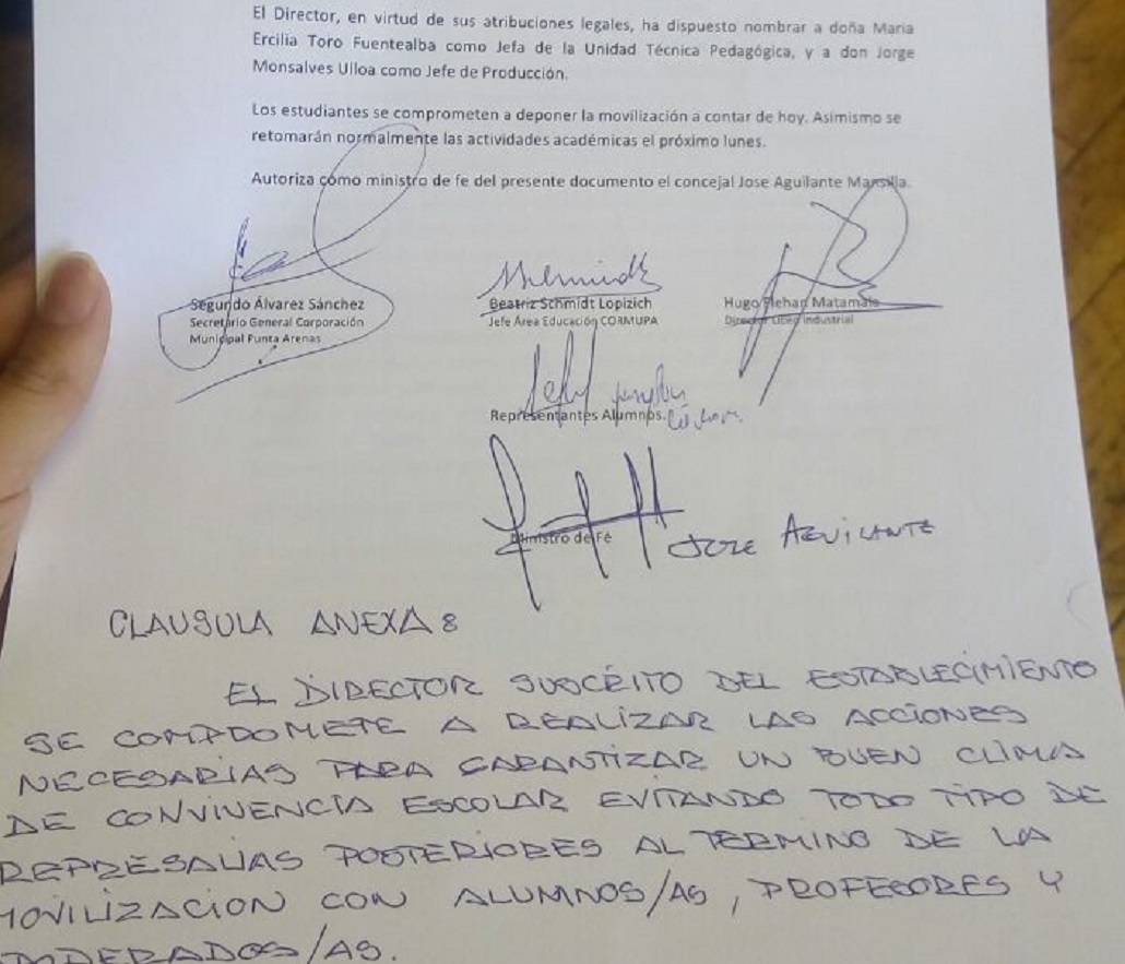 Se firmó acuerdo que pone término a la toma y clases se reinician el lunes 7 en el Liceo Industrial