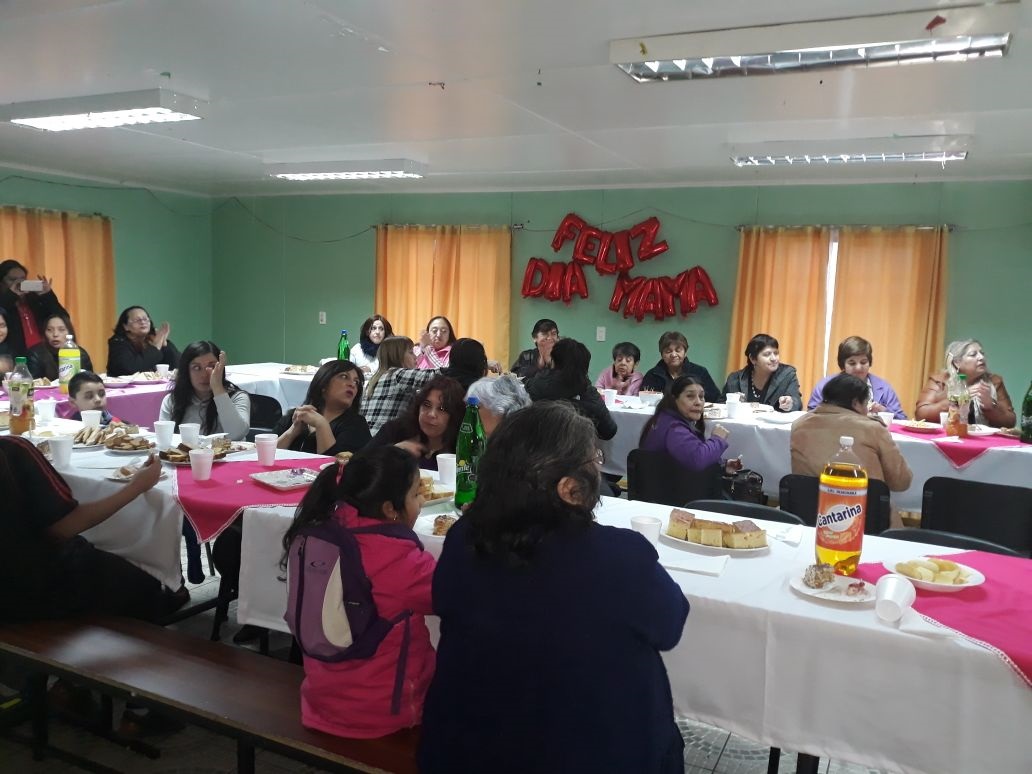 Agrupación LosLolosaurios homenajeó por tercer año consecutivo a las mamás del sector de El Pingüino y Loteo del Mar