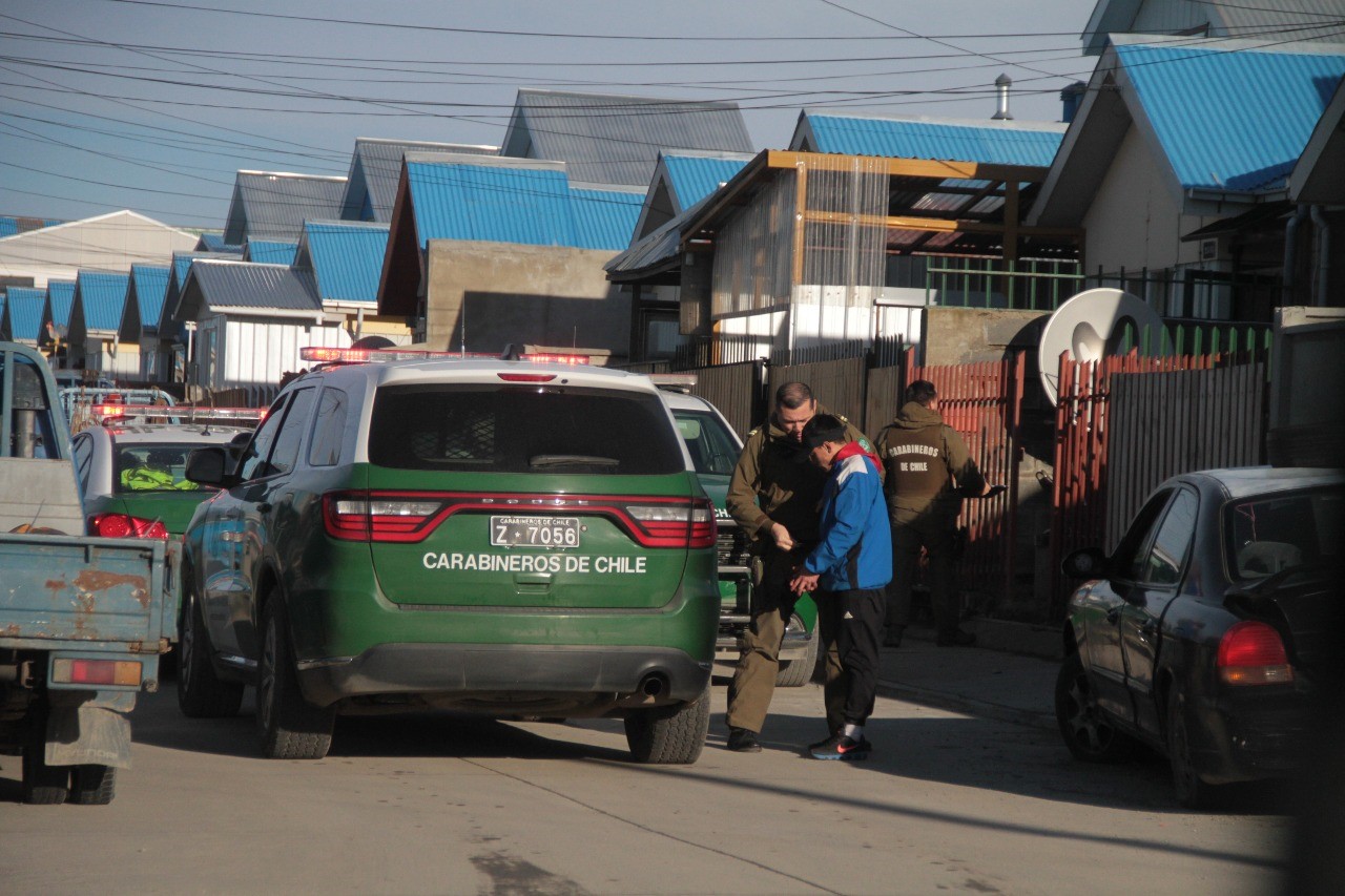 Detienen a sujeto que minutos antes había ingresado a robar a domicilio de su vecina en Punta Arenas