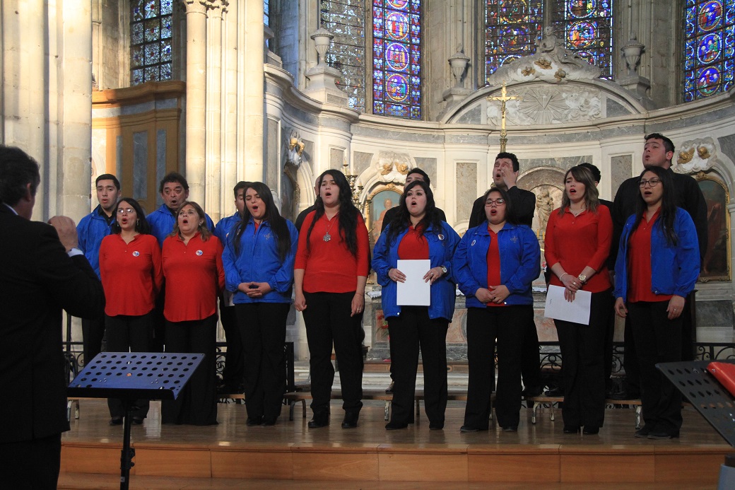 Elogiadas presentaciones del Coro Centenario de la Patagonia en Francia
