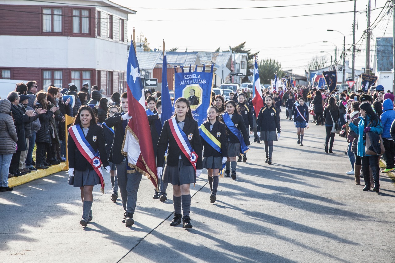 Tradicional desfile de efectivos de la Armada en el histórico Barrio Arturo Prat de Punta Arenas