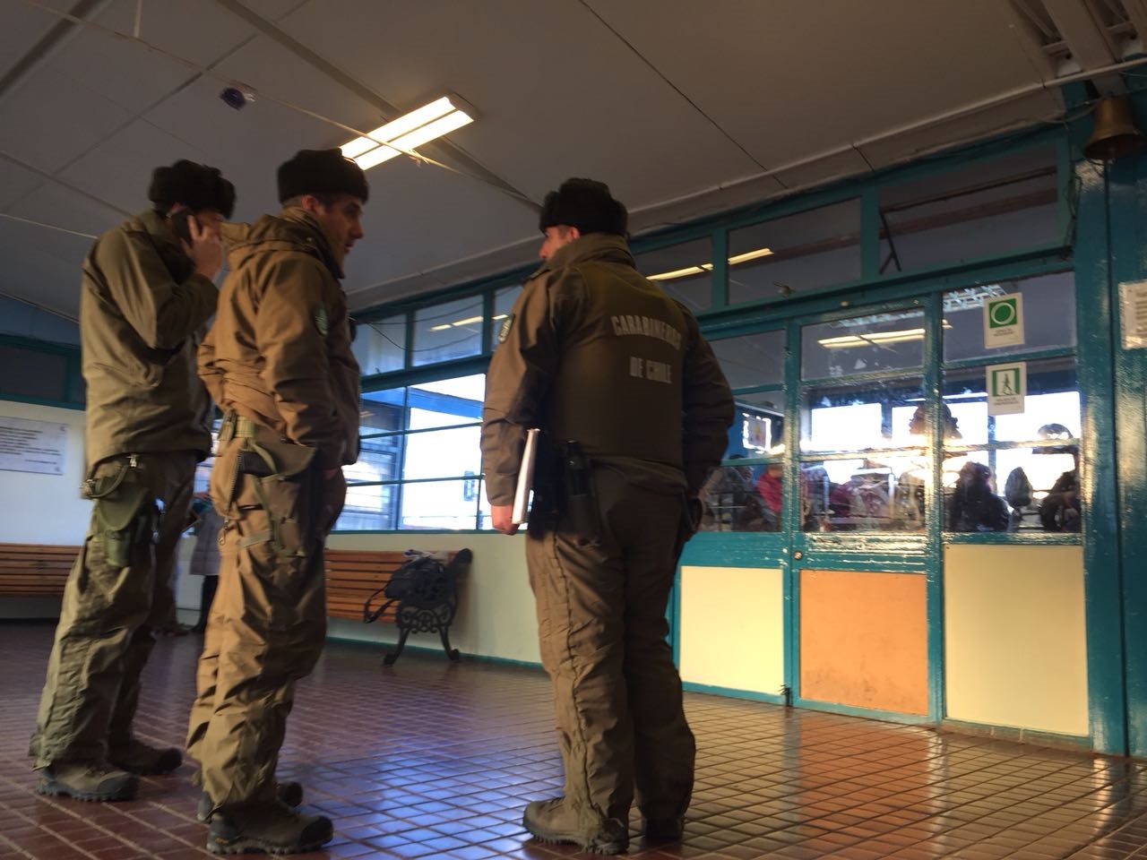 Apoderados y profesores exigen salida de la Directora de la Escuela Argentina de Punta Arenas