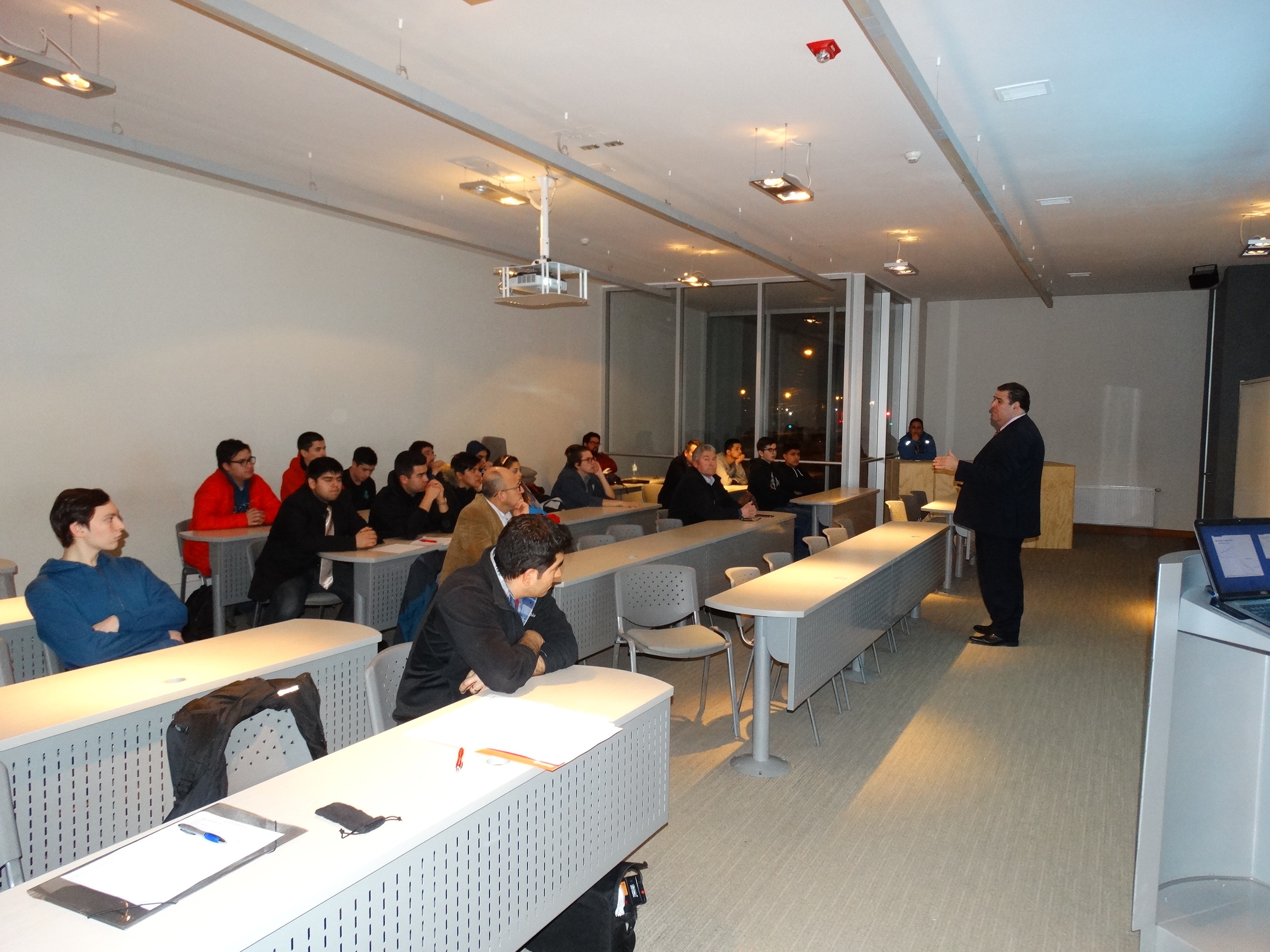 SEREMI de Transporte presenta el proyecto de Fibra Optica Austral a estudiantes de INACAP