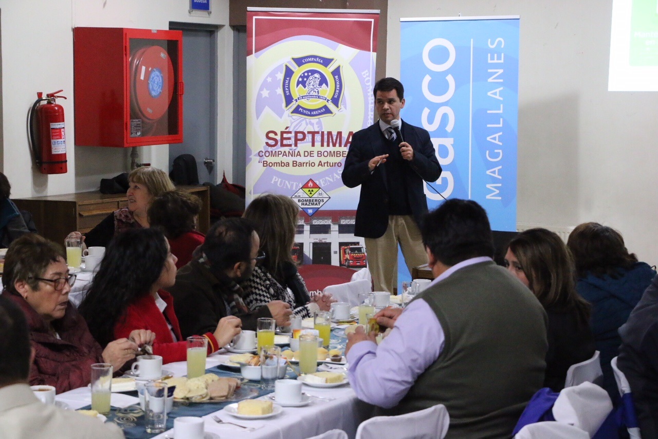 En un encuentro con dirigentes y vecinos, Gasco Magallanes lanzó campaña de uso eficiente y seguro de la energía