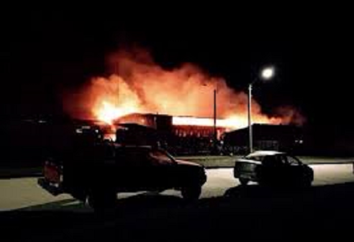 Consulta ciudadana en Porvenir para la reconstrucción del gimnasio Zavataro de Porvenir