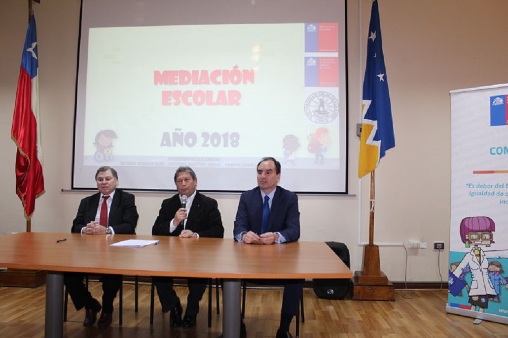 Convenio entre el CAJ, la UMAG y la SEREMI de Educación para la formación de mediadores escolares