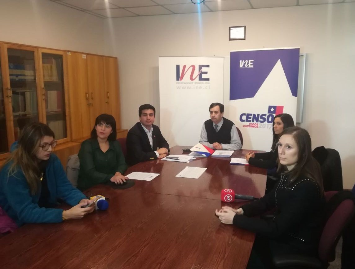 La Región de Magallanes y la Antártica Chilena tiene un total de 53.832 hogares, con un promedio de 2,9 personas