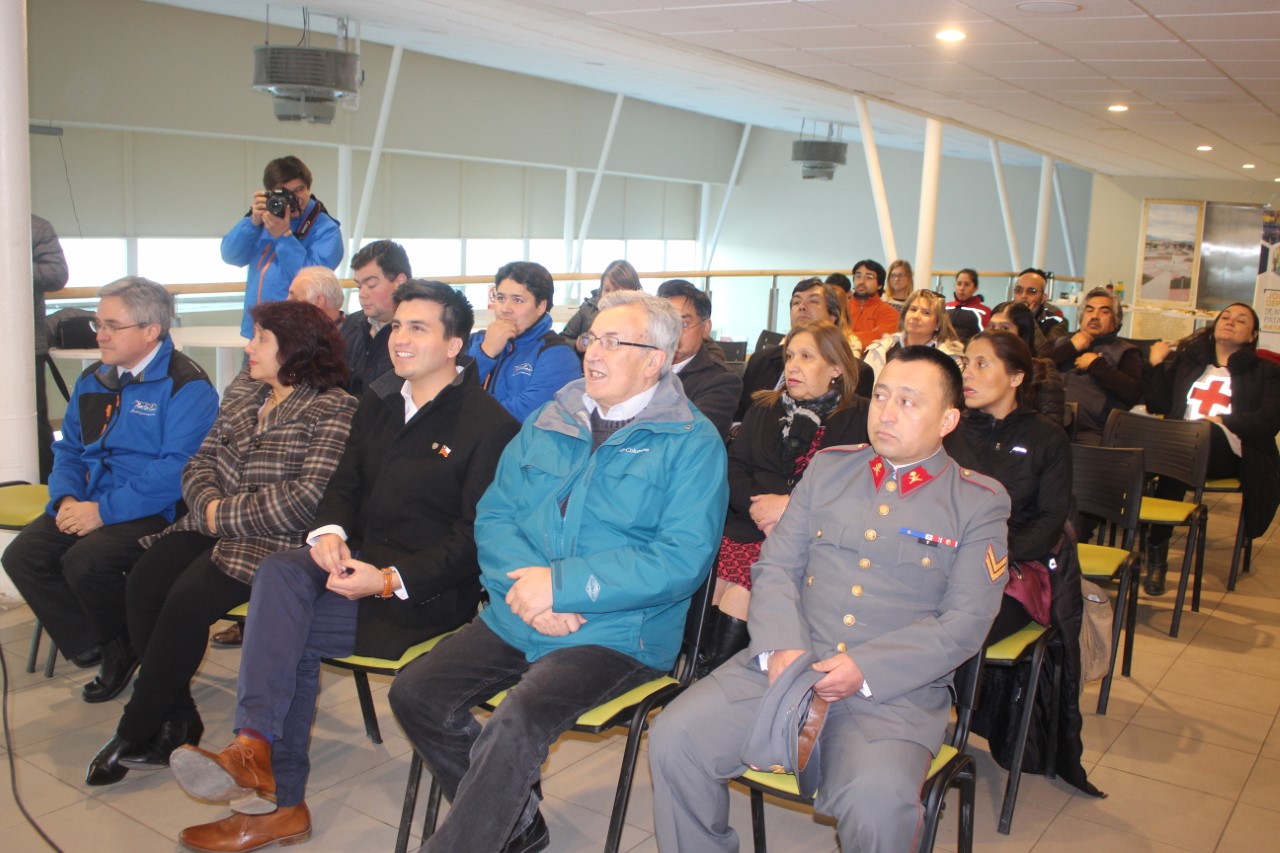 Autoridades socializan proyecto de construcción de piscina semiolímpica en Puerto Natales