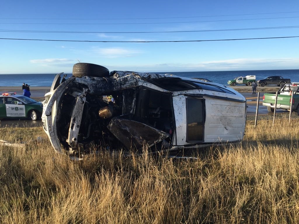 Dos uniformados protagonizaron volcamiento en Ruta 9
