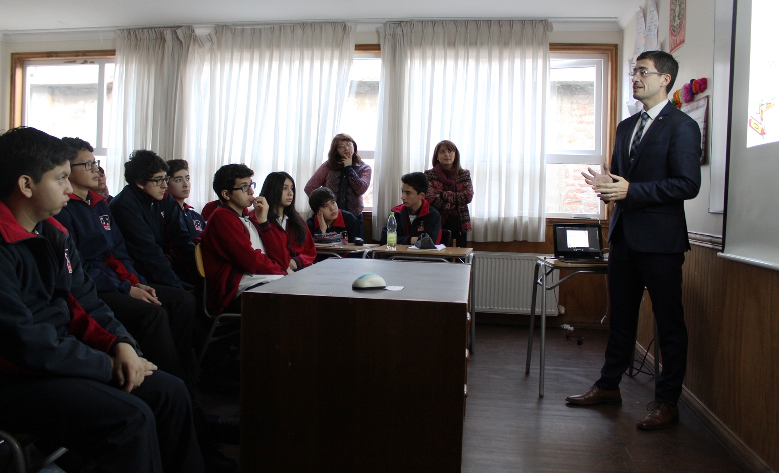 Alumnos de 2º y 3º Medio del Colegio Cruz del Sur de Punta Arenas fueron capacitados por la Fiscalía