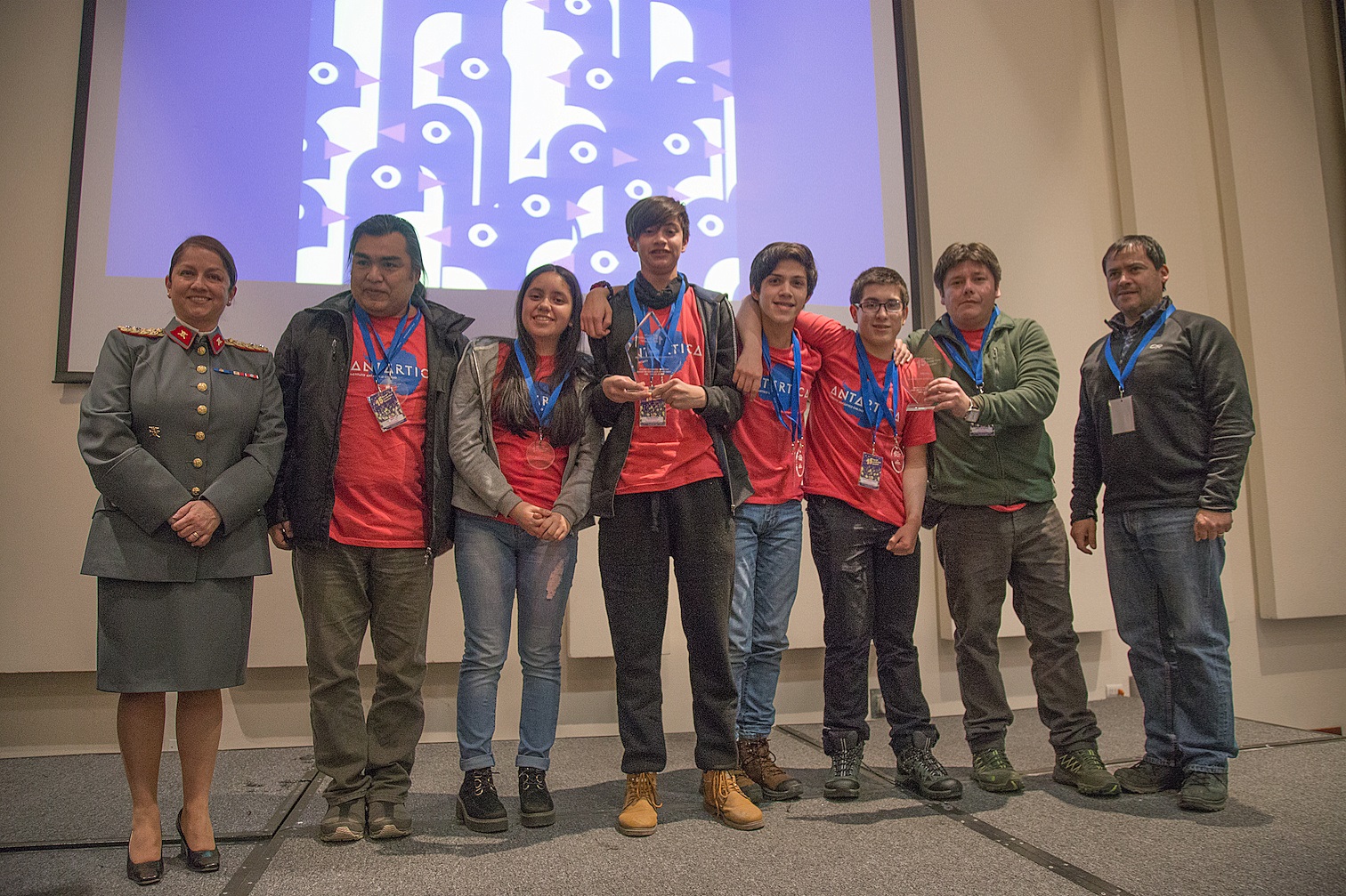 Jóvenes estudiantes de Calera de Tango, Puerto Montt, Coelemu, Constitución, Coyhaique y Quellón viajarán a la Antártica al culminar Feria Antártica Escolar