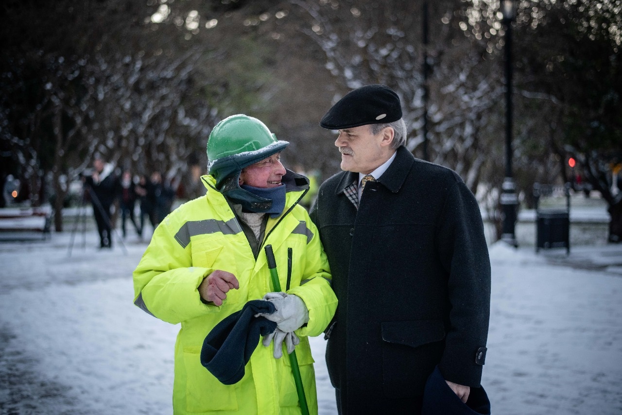 Intendente Matheson reconoce constante labor de trabajadores de Áreas Verdes pese a bajas temperaturas